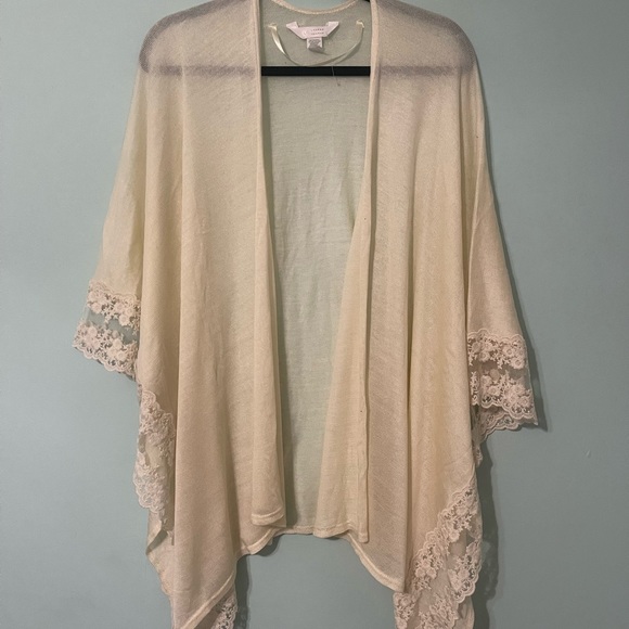 LC Lauren Conrad Tops - Lauren Conrad Ivory Sweater Shaw Cape Size Medium NWOT **TALC**